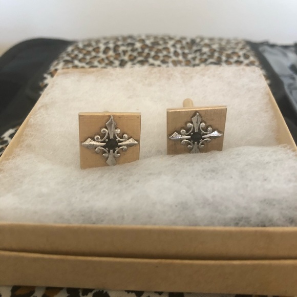 Jewelry - Vintage cuff link 3/$15